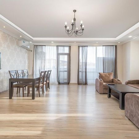 2 Bedrooms 2 Bathrooms Large And Lux Apartment Best Location Jerevan Buitenkant foto