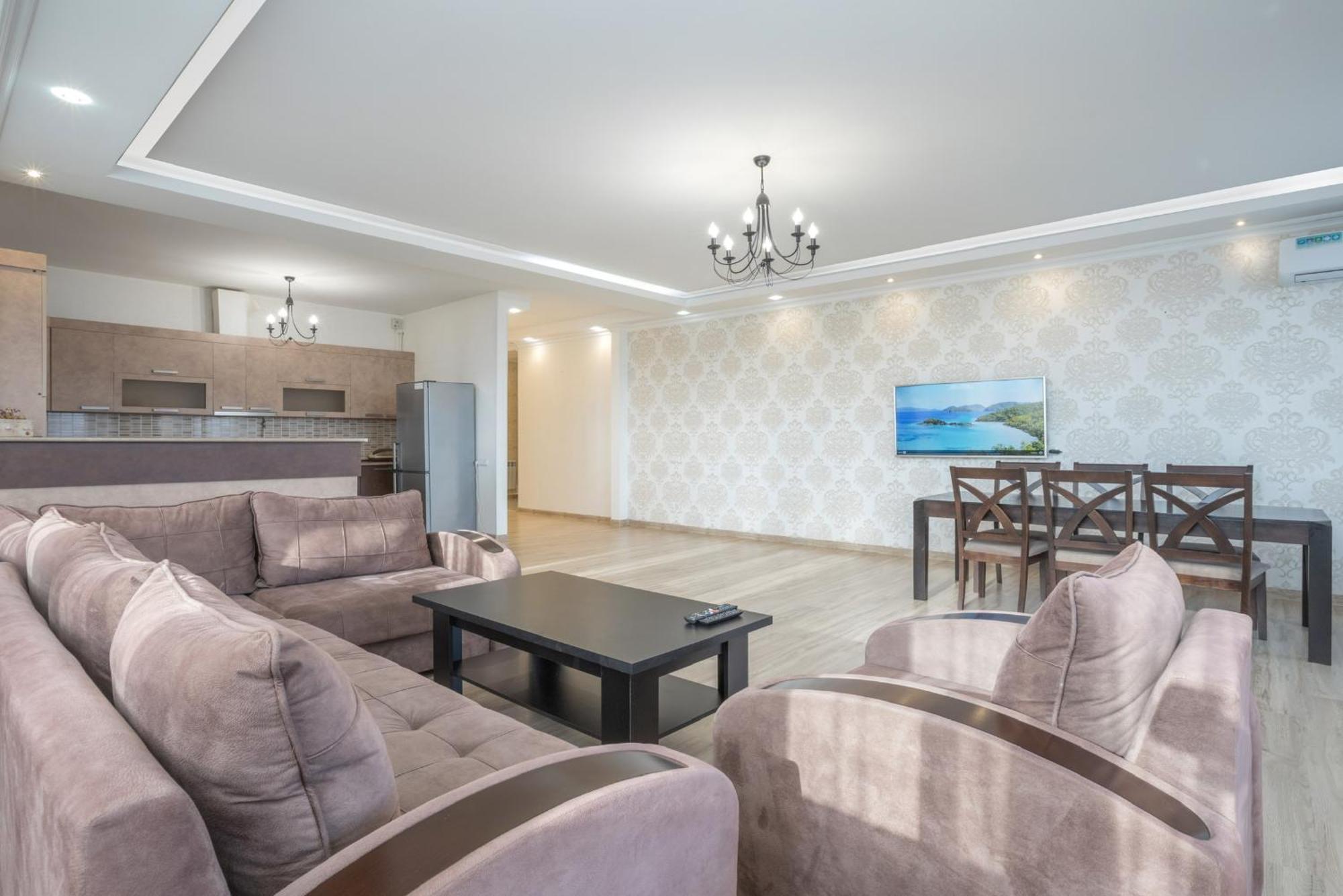 2 Bedrooms 2 Bathrooms Large And Lux Apartment Best Location Jerevan Buitenkant foto