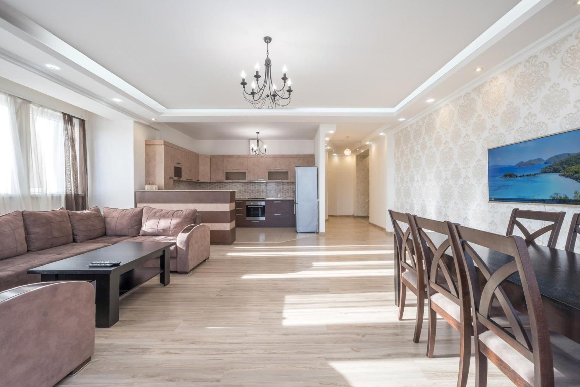 2 Bedrooms 2 Bathrooms Large And Lux Apartment Best Location Jerevan Buitenkant foto